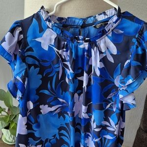 2X WOMENS BLOUSE. WORN 1X GREAT CONDITION. Blue Floral Ruffle Sleeve Top